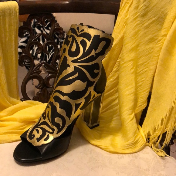 BRAND NEW MIISTA LONDON SANDALS IN BLACK WITH GOLD - Picture 1 of 4